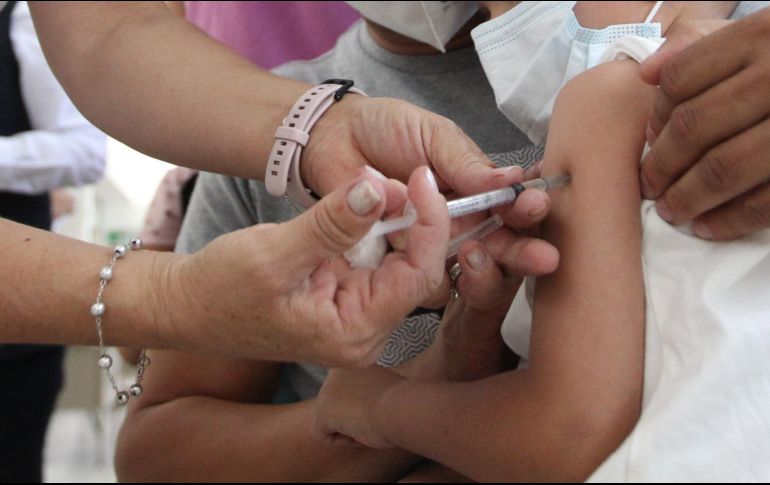 Las brigadas de vacunación acudirán a escuelas de la Zona Metropolitana de Guadalajara, con la autorización de los padres o tutores. EL INFORMADOR / ARCHIVO