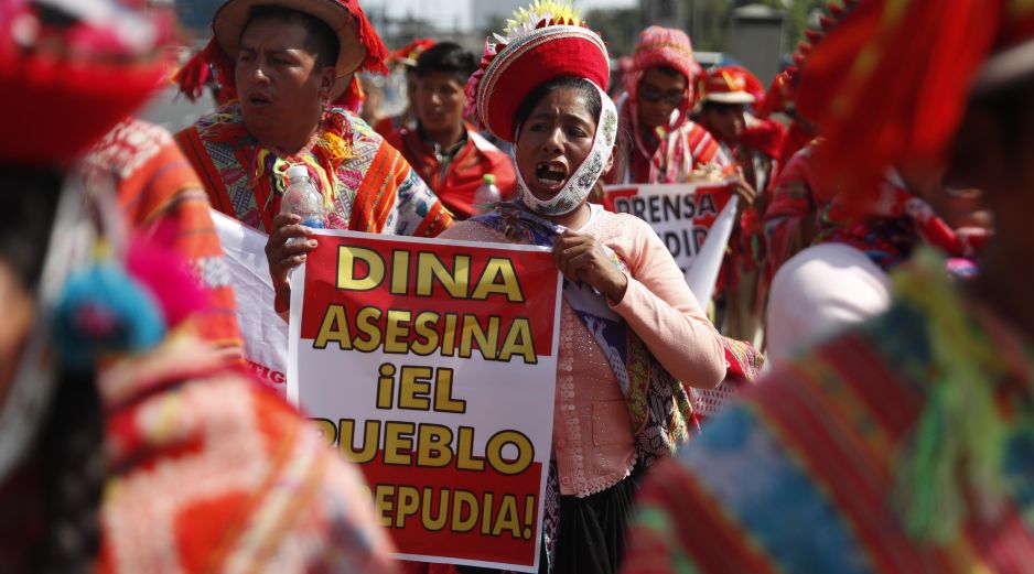 Indígenas participan en una manifestación contra la presidenta Dina Boluarte en Ollantaytambo, departamento de Cuzco. EFE/P. Aguilar