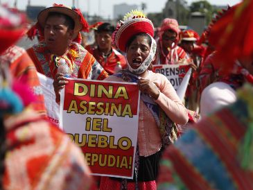 Indígenas participan en una manifestación contra la presidenta Dina Boluarte en Ollantaytambo, departamento de Cuzco. EFE/P. Aguilar