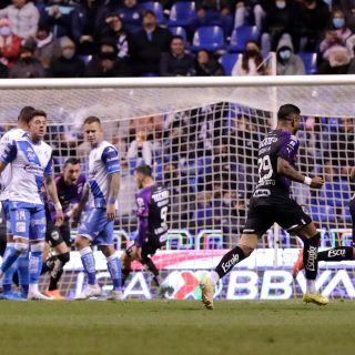 Rayados viene de atrás y gana  en Puebla