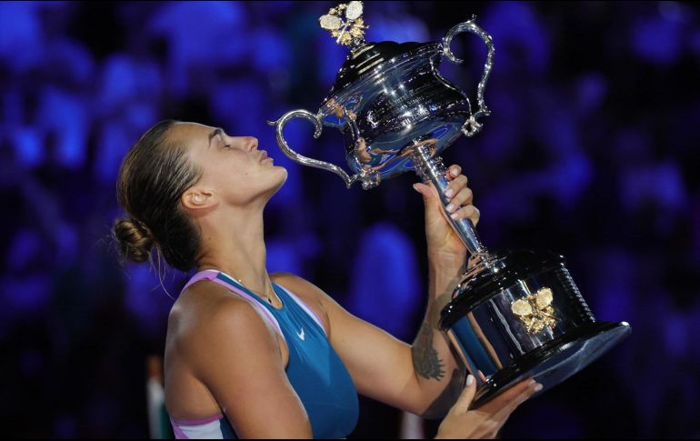 ARYNA SABALENKA. La tenista de Minsk, que conectó 17 saques directos, puso el broche de oro a una gira australiana impecable. EFE / F. Ismail