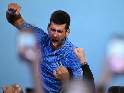 La experiencia de Djokovic se impuso sobre la juventud de Tsitsipas en los momentos más tensos del juego. AFP/A. Wallace