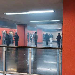 ¿Otra vez? Reportan humo de nueva cuenta en el Metro, ahora en la Línea 9