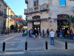 Contribuyentes prefieren pagar presencialmente su refrendo para evitar detalles. EL INFORMADOR/R. Rivas