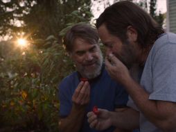 Los actores Murray Bartlett y Nick Offerman (Frank y Bill) interpretan a una pareja homosexual que viven su amor en mitad de la desolación que vive el mundo tras la llegada de un hongo que transforma a las personas en una especie de zombies. CORTESÍA