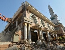 Rescatistas esperan encontrar más cuerpos una vez que remuevan la última parte del techo colapsado. AP/M. Zubair