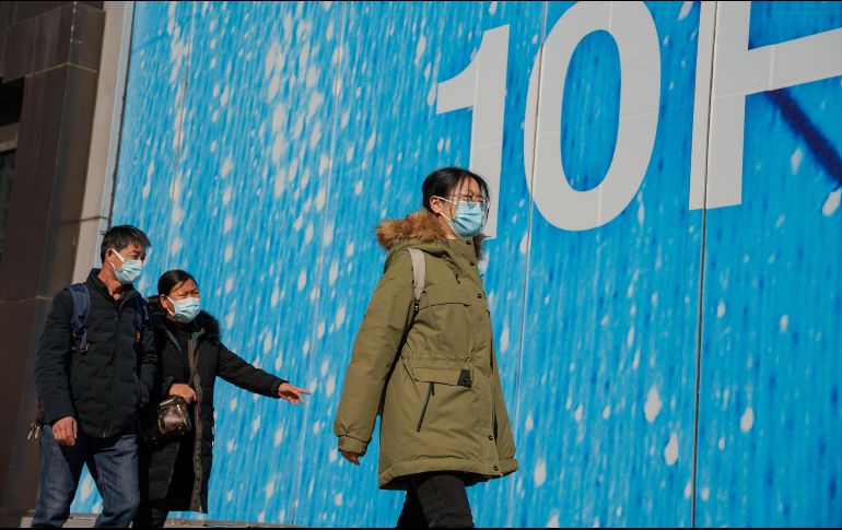 El número de personas que necesitan ser atendidas por infecciones respiratorias en los hospitales de Pekín bajó un 40%, señalan. EFE/W. Hao