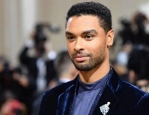 Regé-Jean Page en la pasada Met Gala vistiendo un traje firmado por Giorgio Armani. AFP/ Angela Weiss