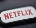 Si compartes tu cuenta de Netflix es probable que en los próximos días veas un mensaje de advertencia invitándote a contratar tu propio servicio. ESPECIAL/ Netflix