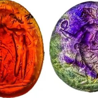 Las fascinantes piedras talladas perdidas hace casi 2.000 años y encontradas en los desagües de unos baños romanos