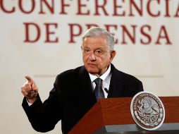 El Mandatario también recordó que a García Luna le cargaban la maleta y lo dejaban en la puerta del avión en el AICM. EFE / ARCHIVO