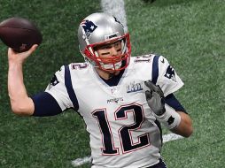 Tom Brady obtuvo seis de sus siete campeonatos con los Patriots. AFP / ARCHIVO