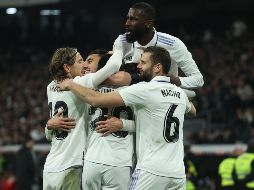 Real Madrid respondió al Barcelona, devolviendo a cinco puntos la desventaja con el líder. EFE/Kiko Huesca