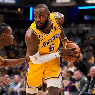 LeBron se acerca a récord de la NBA en triunfo de Lakers sobre Indiana