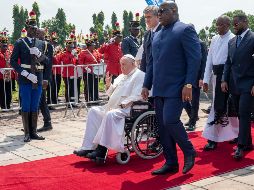 Welby y Greenshields subieron a saludar al Papa en el avión, mientras que el presidente sursudanés, Salva Kiir Mayardit, le recibió a los pies de la escalerilla. AP/J. Delay