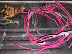 Oficiales detuvieron al sujeto y le aseguraron alrededor de 10 metros de cable de cobre, unas pinzas y una navaja. ESPECIAL/Policía de Guadalajara