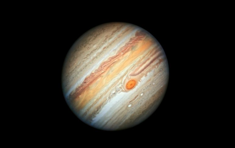 Los astrónomos han descubierto 12 nuevas lunas alrededor de Júpiter, lo que le da un total de 92. AP