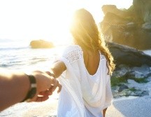 Disfruta de una salida con tu pareja fuera de la ciudad y celebra tu romance. ESPECIAL/Photo by Yoann Boyer on Unsplash.