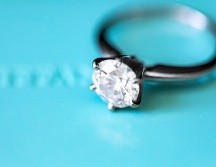 El clásico solitario es uno de los anillos de compromiso favorito por muchos. ESPECIAL/Photo by _drz_ Sauerwein on Unsplash.