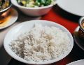 El arroz blanco puede acompañar casi cualquier platillo, incluso puede ser el plato principal sabiéndolo combinar. ESPECIAL / Foto de Pille R. Priske en Unsplash