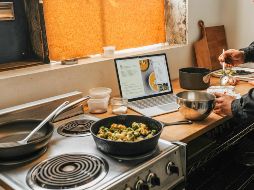 Una buena razón para comer más despacio es que de verdad disfrutarás de tus alimentos. ESPECIAL/Foto de Microsoft Edge en Unsplash