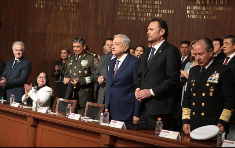 El hecho de que la ministra presidenta de la SCJN, Norma Lucía Piña Hernández, permaneciera sentada generó críticas. TWITTER/@JesusRCuevas