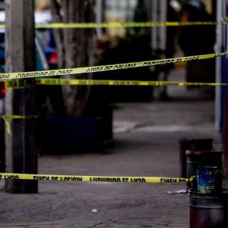 Hombre se resiste a robo y ladrones lo matan dentro de un autobús