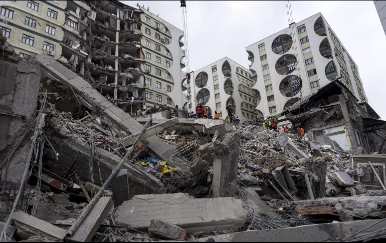 La Embajada puso a disposición números de teléfono para que mexicanos puedan reportar afectaciones. EFE/R. Tekin