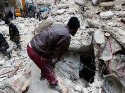 Se espera que la cifra de muertos y heridos aumente conforme las labores avancen. AP/O. Sanadiki