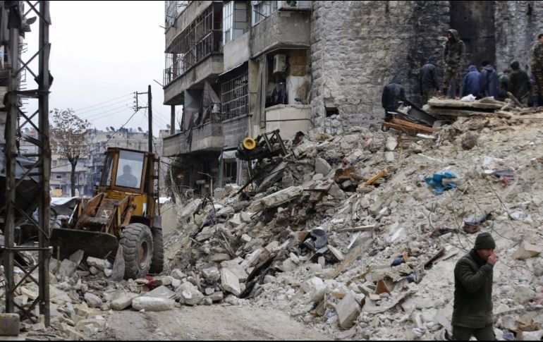 Más de dos mil 600 personas murieron por un devastador terremoto de magnitud 7.8 que sacudió el lunes el sureste de Turquía y el norte de Siria. AFP / L. Beshara