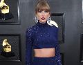 Taylow Swift asistió a la alfombra roja de los Premios Grammy 2023 con un vestido de Roberto Cavalli inspirado en el estilo de su más reciente álbum "Midnights". AP/ Jordan Strauss