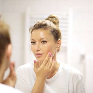 ¿Qué es “Slugging”? El truco de skincare que no es para todos