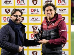 El Salernitana  ya tendría contemplado extender el contrato de Guillermo Ochoa. Twitter/@OfficialUSS1919