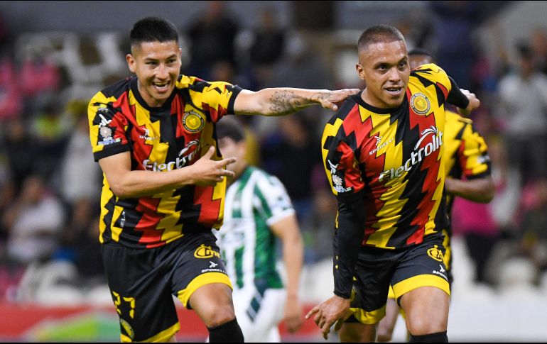 Alonso Hernández (derecha) hizo el gol al minuto 85. IMAGO7/S. Bautista