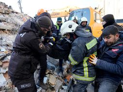 Más de ocho mil 500 personas han muerto y cerca de 50 mil sufrieron heridas en Turquía. AP/K. Jebreili