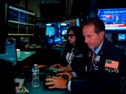 Entre los 30 valores del Dow Jones también dominaban las pérdidas, aunque leves, destacando las de Nike y Home Depot. AFP/ARCHIVO