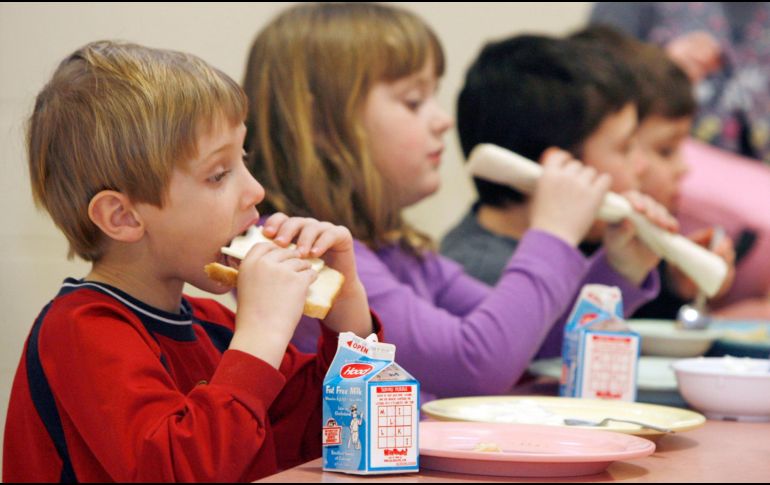 Los niños logran comer de todo cuando se atienden a tiempo entre los 2 a los 6 años, señala especialista. AP / ARCHIVO