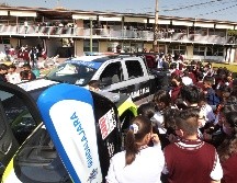 Los alumnos pudieron hacer uso de diferentes patrullas y vehículos de la Policía de Guadalajara, los cuales fueron exhibidos en el patio central de la escuela. EL INFORMADOR/A. Camacho