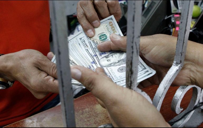 De acuerdo con Banco de México, el tipo de cambio para hoy es de 18.94 por cada dólar. EL INFORMADOR/ARCHIVO