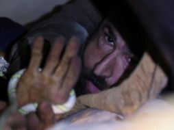 Abdulalim Muaini fue rescatado debajo de los escombros en Hatay, Turquía. UMIT BEKTAS / REUTERS