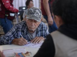 Para obtener los beneficios de la pensión del Bienestar para el adulto mayor es necesario cumplir 65 años, y no antes, para comenzar con el trámite. EL INFORMADOR / ARCHIVO
