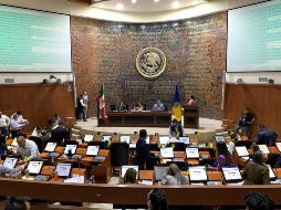 La diputada Ángela Gómez Ponce, autora de la iniciativa, argumentó que actualmente el procedimiento da la posibilidad de que el agente del Ministerio Público pueda determinar si la investigación se inicia o no con el protocolo de feminicidio, según evalúe las circunstancia. TWITTER / @LegislativoJal