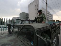 Militares resguardan el Centro Médico Adolfo López Mateos, del Instituto de Salud del Estado de México. SUN