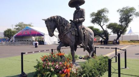 La estatua es una réplica de la que está junto a su tumba en Guadalajara. ESPECIAL