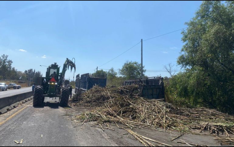 La circulación vehicular regresó a la normalidad una vez que fue removido todo lo que cayó en la carretera. CORTESÍA