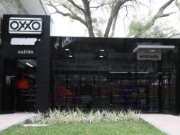 Para poder hacer uso de esta tienda por primera vez, los clientes deberán descargar e instalar la app OXXO SMART TEC GRAB y GO. SUN