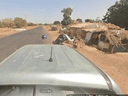 Fue captado el momento exacto en que el vehículo encargado de tomar dichas imágenes atropella a un motociclista. ESPECIAL / Google Maps