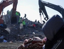 El frío gélido en la zona dificulta los rescates y redobla el castigo sobre una población desesperada. AFP / Z. Al Rifai