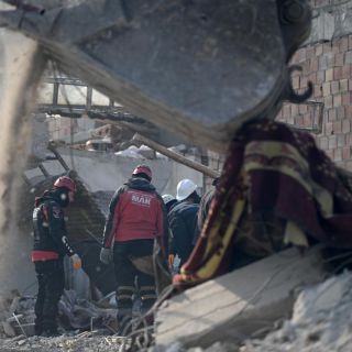 Sigue rescate de supervivientes de sismo que dejó casi 26 mil muertos en Turquía y Siria