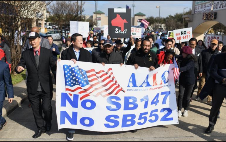 También lideraron la marcha legisladores como el miembro de la Cámara de Representantes de Texas, Gene Wu, y la activista Ling Luo. AFP